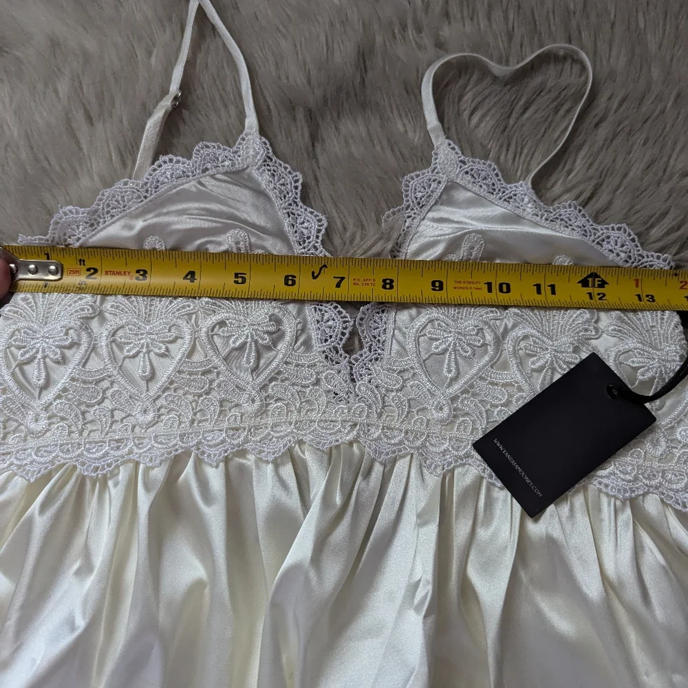 NWT Vanessa Mooney Jolene Dress in White Limited Edition - Picture 10 of 16
